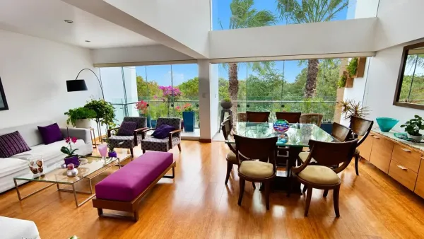 VENDO, dpto duplex frente a parque, 300 m2, en Las Acacias, Casuarinas Sur, Surco (3 dorm, 4.5 baños, 4 cocheras, area de servicio)