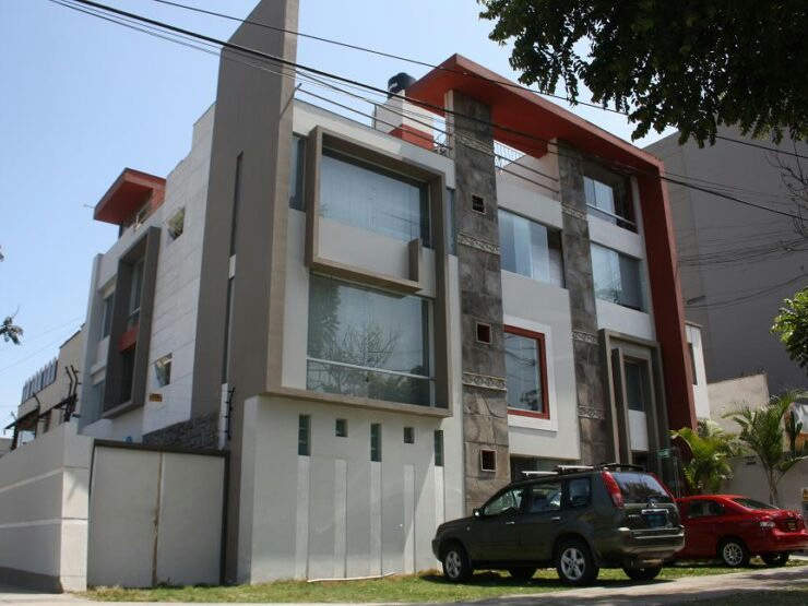 VENDO, edificio de 4 pisos para oficinas adm o comercial, Av. Roosevelt, San Antonio, Miraflores