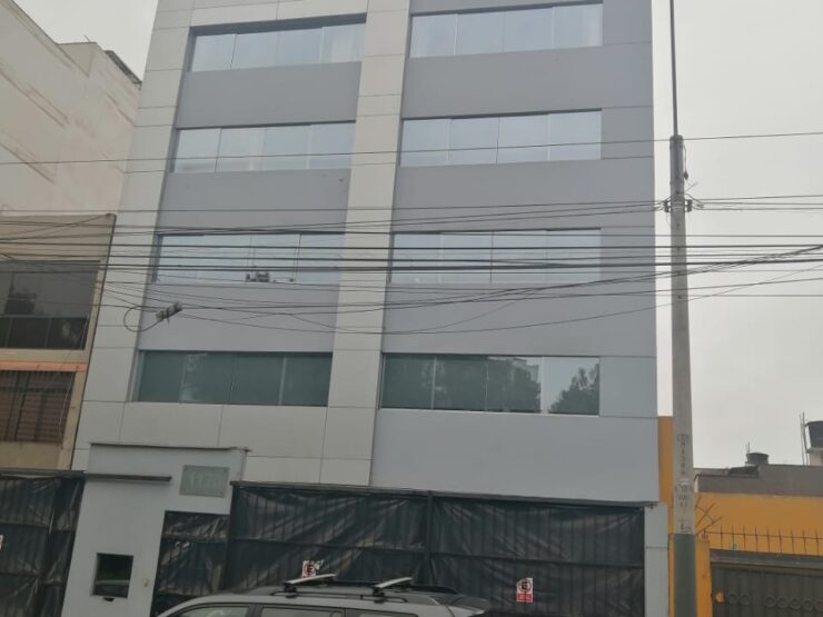 VENDO, edificio de 5 pisos en Av. San Borja Sur, San Borja (tambien se vende terreno colindante)
