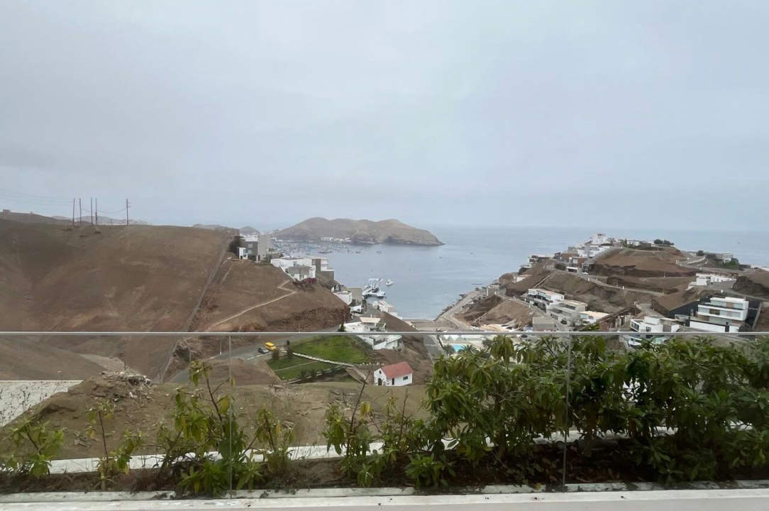 VENDO, casa de playa en Poseidon, Via Los Veleros, Pucusana (con piscina)