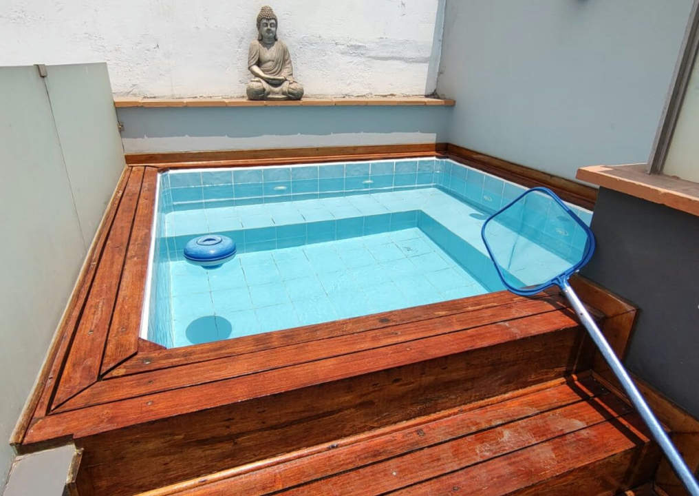 VENDO, dpto duplex, muy iluminado, en Matarani, Tambo de Monterrico, Surco (con piscina)