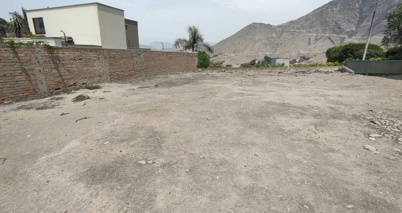 VENDO, terreno plano, limpio, en Los Centinelas, Urb Casuarinas, Surco