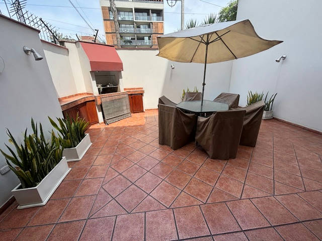 VENDO, dpto en Monte Umbroso 517, primer piso, Chacarilla, Surco