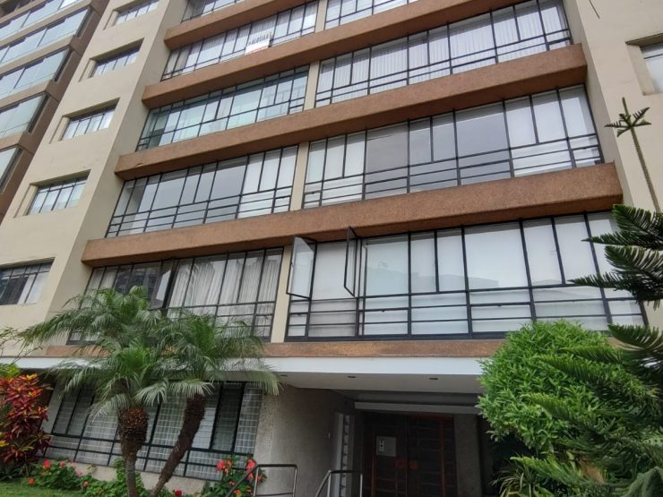 ALQUILO, dpto en Malecon 28 de Julio 257, piso 1, Miraflores (2 dorm, no cochera)