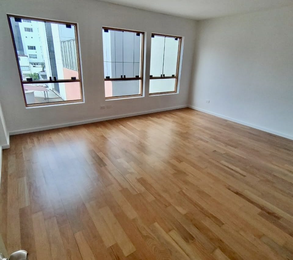 VENDO, dpto en Vanderghein 146, piso 4, Miraflores (1 dorm, 1.5 baños)