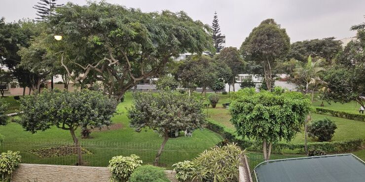 ALQUILO, amplio dpto con vista a parque en Arias Schereiber, La Aurora, Miraflores (duplex, 3 dorm, estar, cochera)