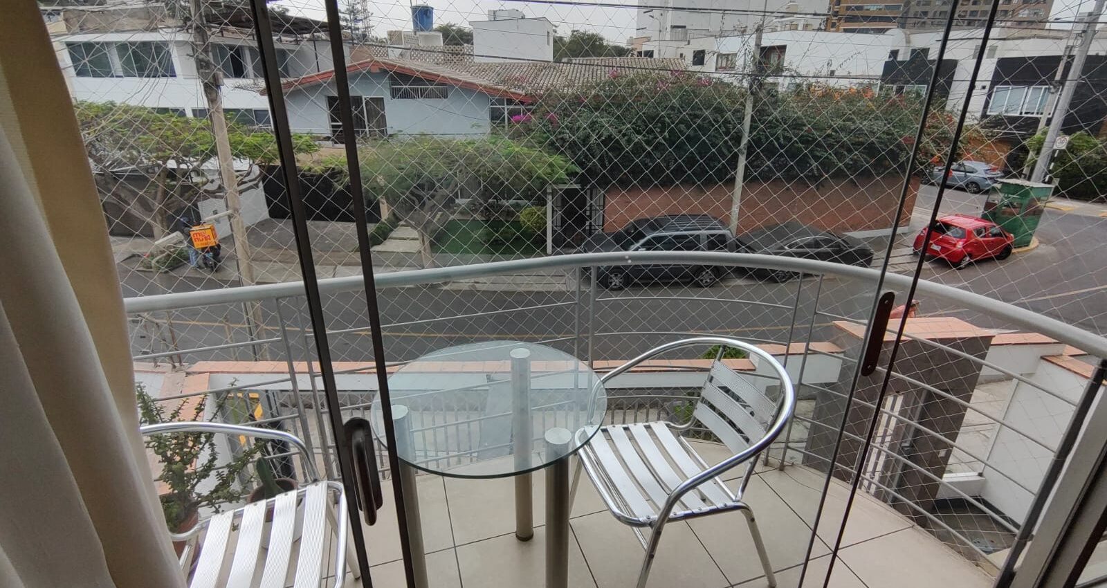 VENDO, dpto en Luis Garcia Rojas, Urb Humboldt. 3 dorm, piso 2, 2 cocheras, 1 deposito