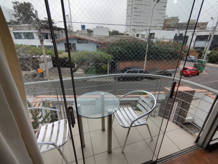 VENDO, dpto en Luis Garcia Rojas, Urb Humboldt. 3 dorm, piso 2, 2 cocheras, 1 deposito