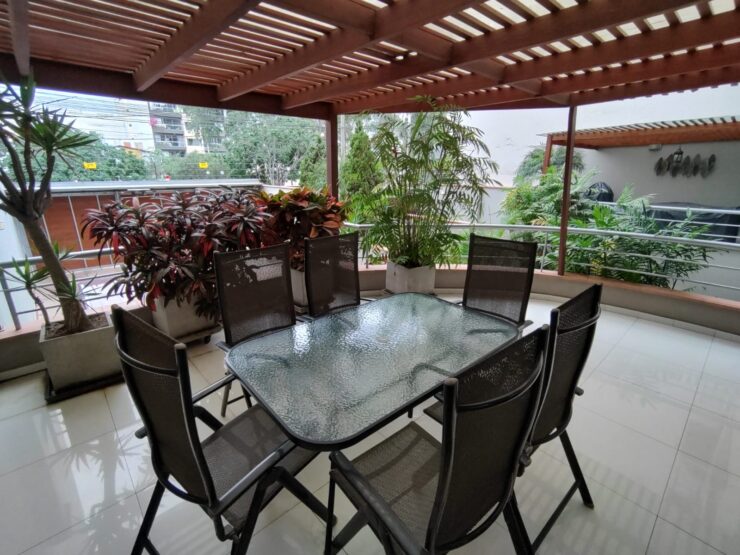 VENDO, dpto en Los Ingenieros, Valle Hermoso, Surco (primer piso elevado, con patio, 3 dorm)